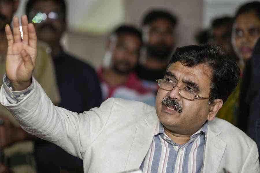 उच्च न्यायालय के न्यायाधीश अभिजीत बीजेपी में गए, कहा, तृणमूल ढहने से कुछ ही दिन दूर