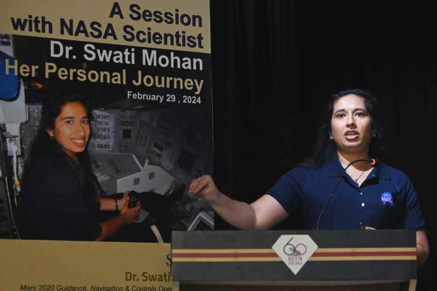 हम ब्रह्मांड में अकेले नहीं हैं, Aliens भी हैं ! : Indian- American aerospace engineer