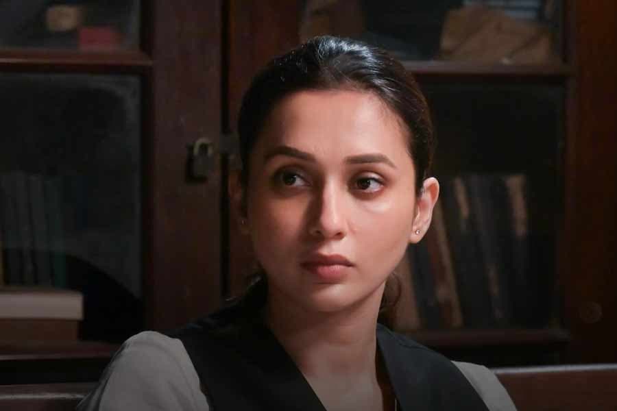 मिमी चक्रवर्ती मिली सीएम से, इस्तीफा सौंप कर कहा राजनीति मेरे बस की नहीं