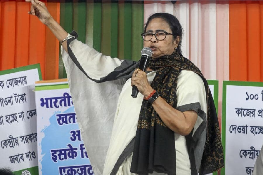 केंद्र से बंगाल के 'बकाया' को लेकर ममता रविवार तक धरने पर, ठंड के बीच रात भर डटीं रहीं सीएम