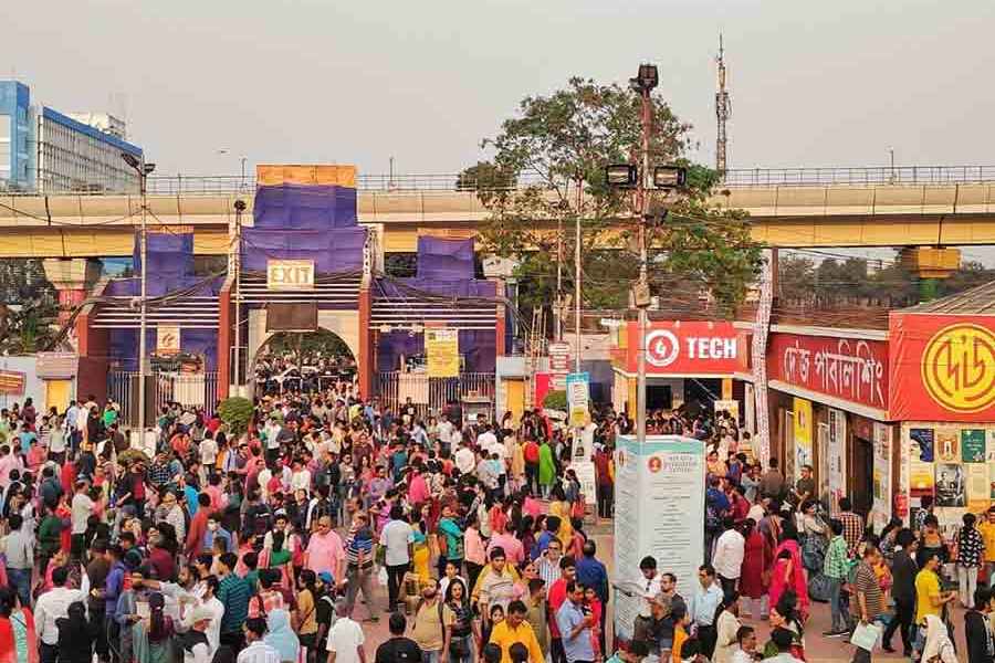 International Calcutta Book Fair : एक टीचर ने 3,15,000 रुपये की किताबें खरीदीं; सम्मानित