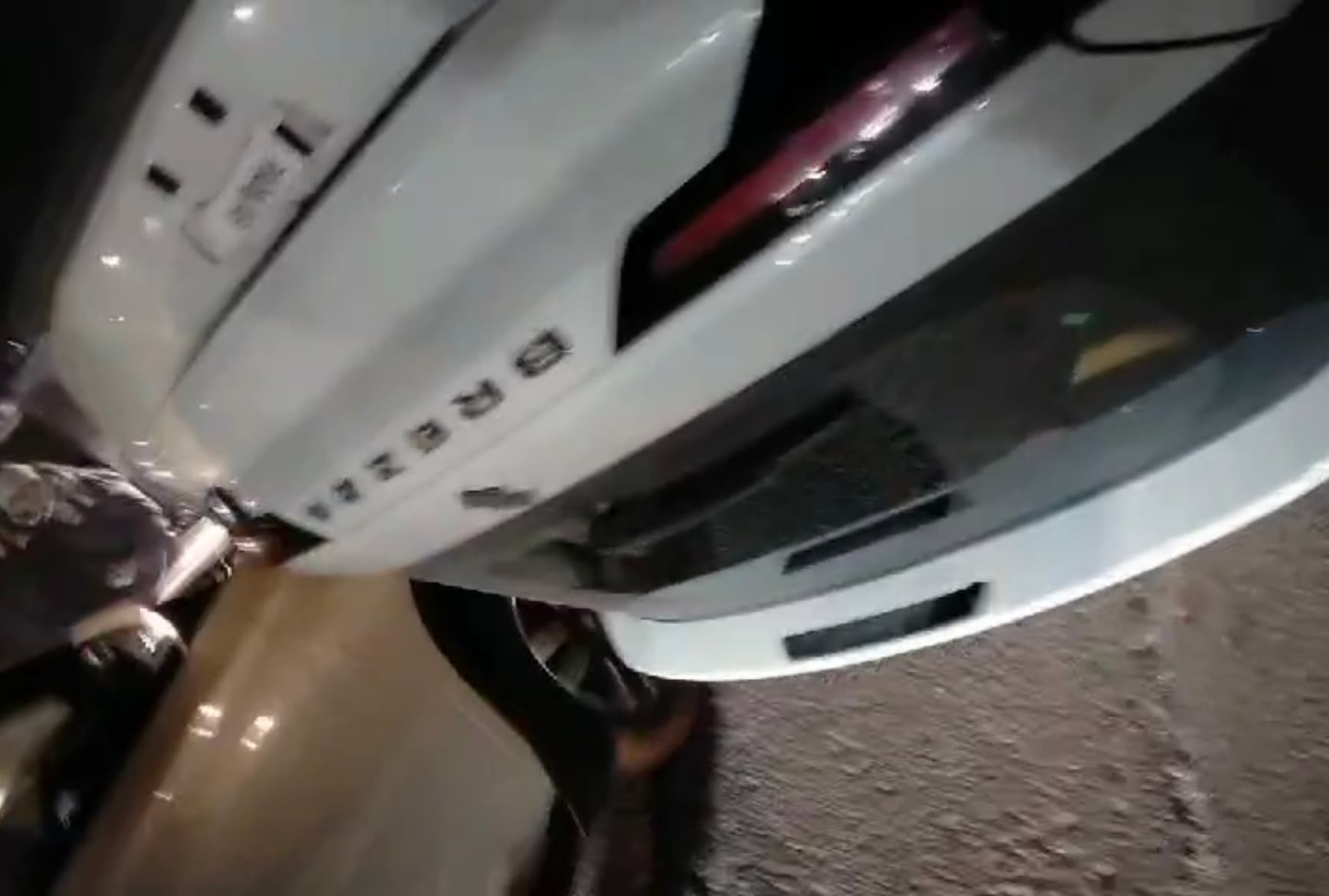 जालंधर। फुटबॉल चौक में सोमवार देर रात को एक ब्रेज़ा कार पलट