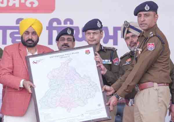 पंजाब देश का पहला राज्य जहां सड़क सुरक्षा फोर्स आज से काम पर, 1239 जवान सड़कों पर रखेंगे आप पर नज़र