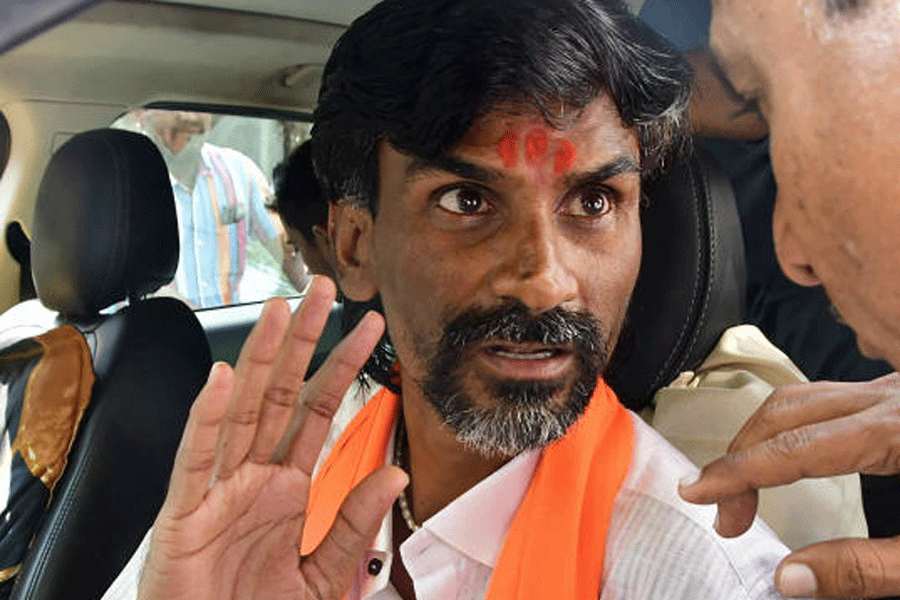 सरकार ने सभी मांगें मानीं, मनोज जारांगे ने मराठा आरक्षण पर अनिश्चितकालीन भूख हड़ताल समाप्त की