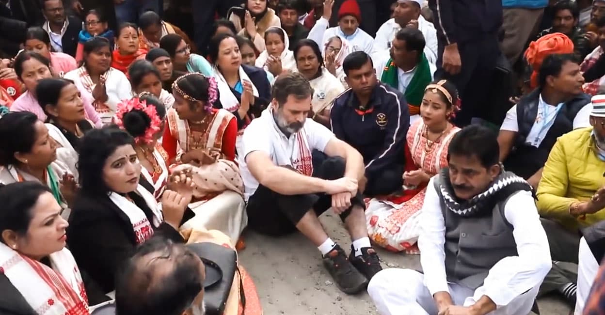 Assam: राहुल गांधी को मंदिर में जाने से रोका गया, सैंकड़ों समर्थकों के साथ धरने पर बैठे