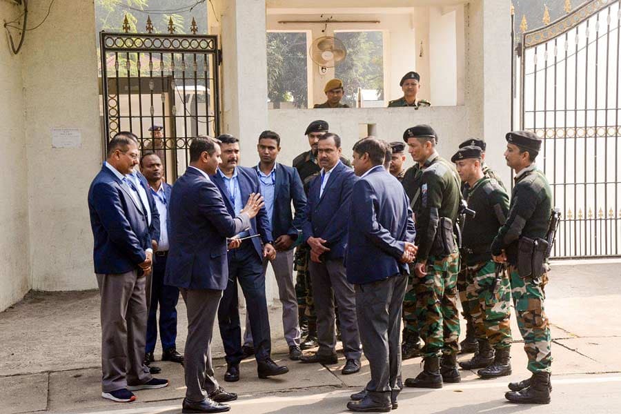 मनी लॉन्ड्रिंग : ईडी द्वारा झारखंड के सीएम सोरेन से पूछताछ से पहले चप्पे-चप्पे पर सिक्योरिटी, 1,000 से ज़्यादा सुरक्षाकर्मी तैनात