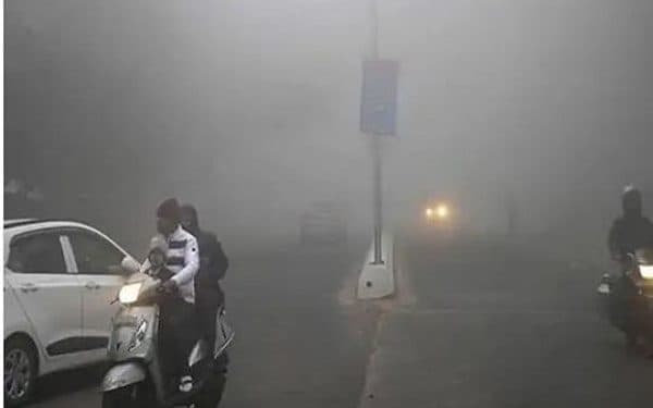 हिमाचल में बर्फ़बारी से निचले इलाकों में ठंड बढ़ने के आसार, कोहरे और शीतलहर को लेकर चेतावनी