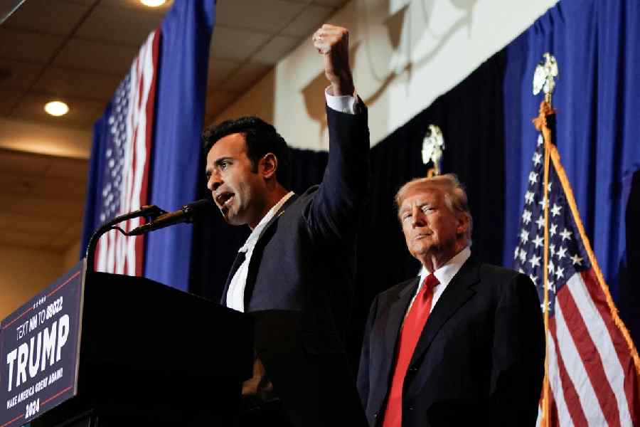 रामास्वामी का डेसेंटिस, हेली से ट्रम्प के पक्ष में राष्ट्रपति पद की दौड़ से बाहर होने का आग्रह