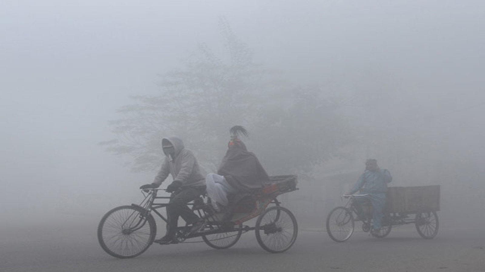 पंजाब में पड़ रही कड़ाके की ठंड, जालंधर में रात का तापमान 4 डिग्री रहा