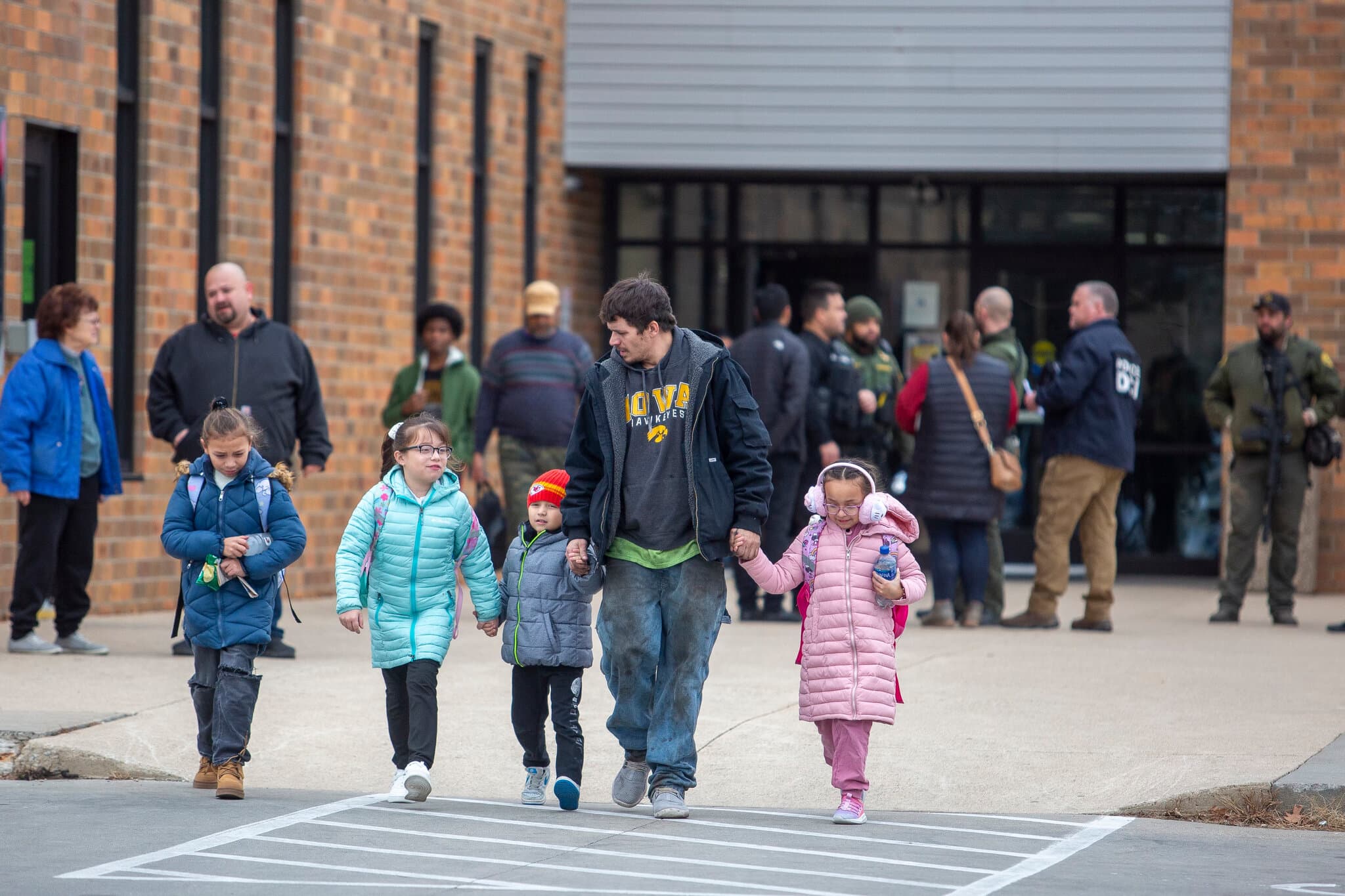 US : आयोवा हाई स्कूल में स्टूडेंट ने की फायरिंग, एक छात्र की मौत, 5 अन्य घायल, एक की हालत गंभीर