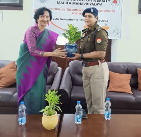 साइबर अपराधों में मनुष्य की गरिमा के विरुद्ध हिंसक हमले शामिल हैं : प्रिंसीपल रीता सिंह