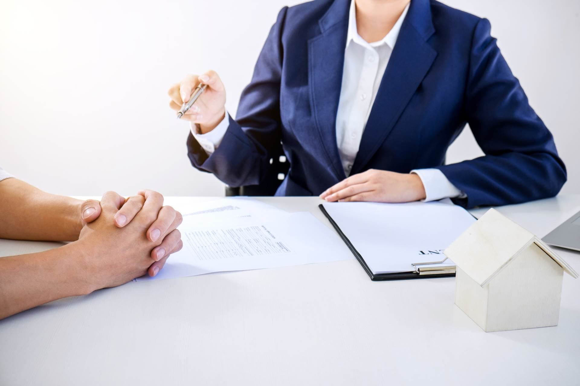 Tata play CEO ने लिखा – employee for rent बवाल