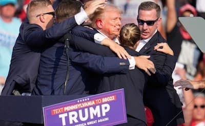 FIRING AT DONALD TRUMP : पूर्व राष्ट्रपति के कान में गोली लगी, 2 गंभीर जख्मी