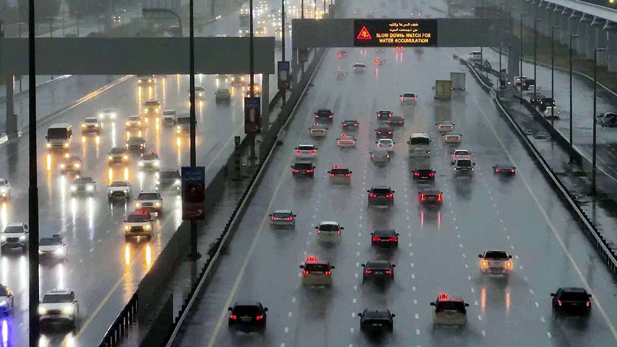 UAE में 75 साल में सबसे ज्यादा बारिश, Situation Tense